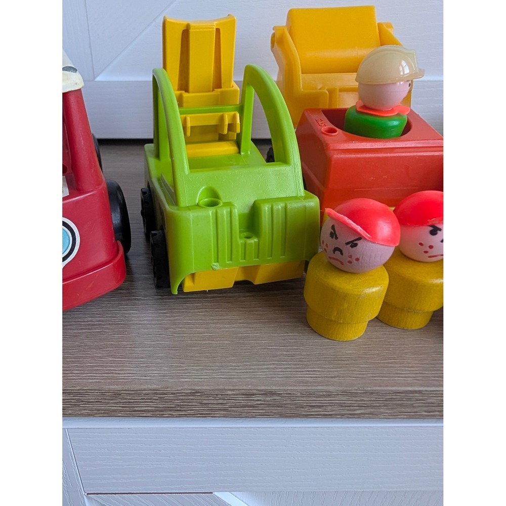 Vintage Fisher-Price Little People Lot with Hospital and Construction Toys - Picture 8 of 12